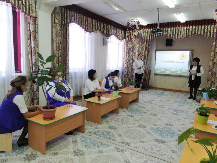 Экологиялық тәрбиелеу апталығы. Педагогтарға Табиғатты сүйеміз! тақырыбында іс-шара  ұйымдастырылды. Мақсаты: тәрбиешілерге табиғаттың адам өміріндегі зор маңыздылығын  насихаттай отырып, оны аялауға, сақтап қорғауға өз үлестерін қосуға жұмылдыру.