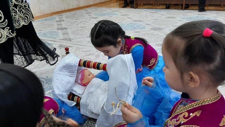 Балаларды Ұлыстың ұлы күні Наурыз мерекесімен , қазақтың салт- дәстүрімен таныстыру.Бесікке салу рәсімін көрсету. Өз салт -дәстүрлерін құрметтеуге тәрбиелеу.Орыс тілі маманы Ортаева Раушан .