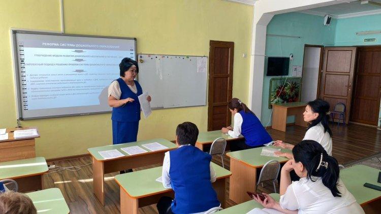 Бөбекжай- бақшада ұжыммен "Педагог " кәсіби стандарты талқыланды,