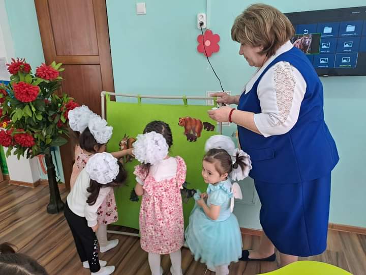 "Прогулки в весеннем лесу"