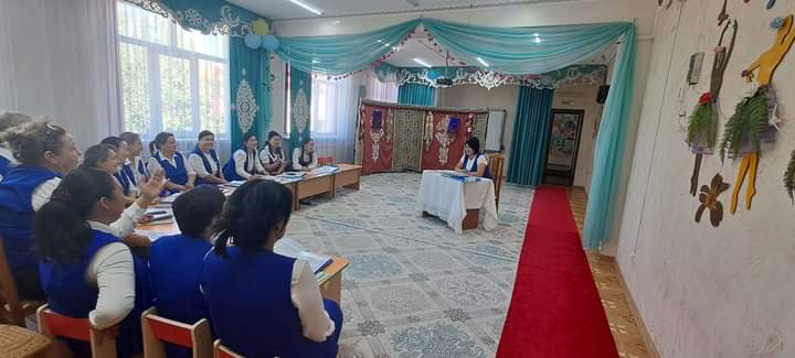 Бөбекжай бақшамыздың 2023-2024 оқу жылындағы жылдық жоспарына сәйкес бірінші әдістемелік кеңес өткізілді.Мақсаты:балабақша педагогтеріне әдістемелік көмек көрсету.