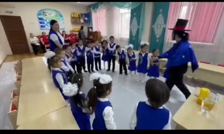 "Көбелек 🦋" ересек тобының Ашық ұйымдастырылған оқу іс-әрекеті  Тақырыбы: 1.2.3.4.5.Сандар Тәрбиеші педагог-модератор Наржанова Назира Сәкенқызы